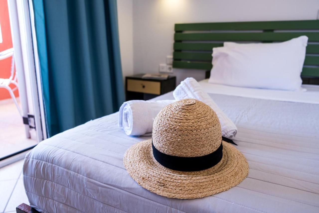 Christina Beachfront Rooms By Hotelius Petriti  Bagian luar foto