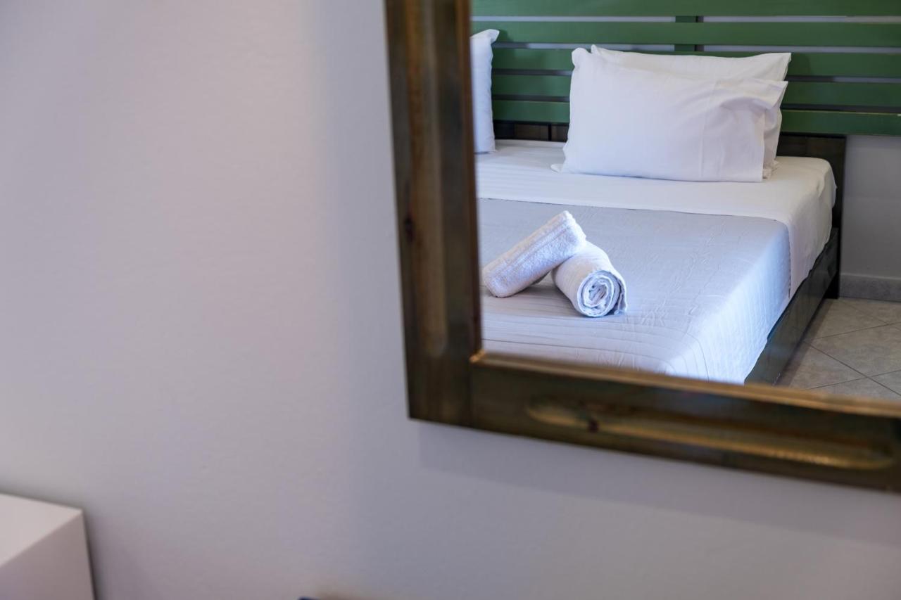 Christina Beachfront Rooms By Hotelius Petriti  Bagian luar foto