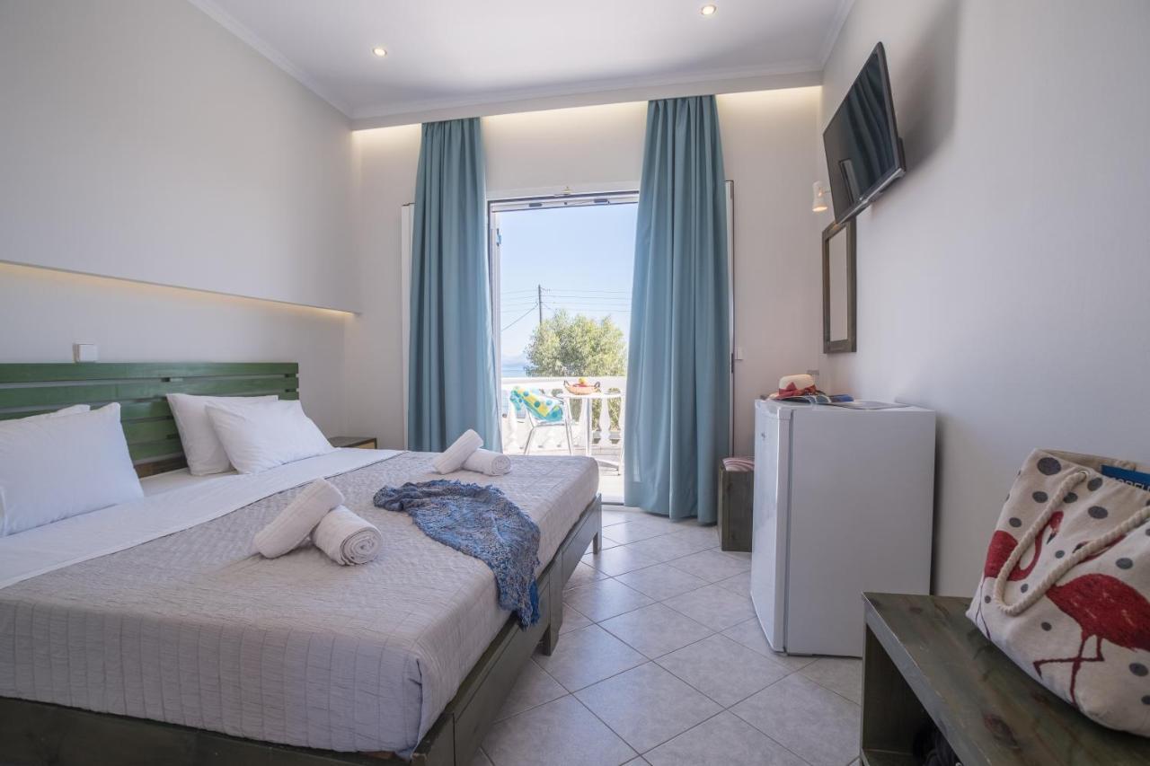 Christina Beachfront Rooms By Hotelius Petriti  Bagian luar foto