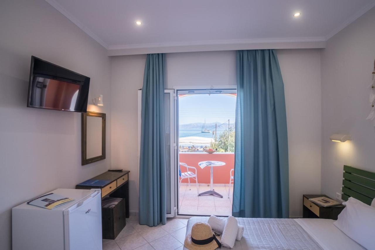 Christina Beachfront Rooms By Hotelius Petriti  Bagian luar foto